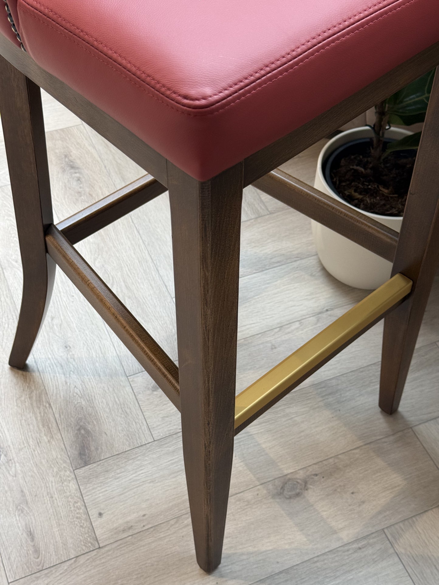 Vino Rosso Bar Stool